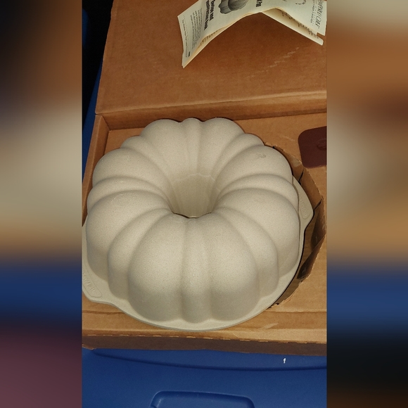 The Pampered Chef Kitchen Nwt Pampered Chef Bundt Pan Never Been